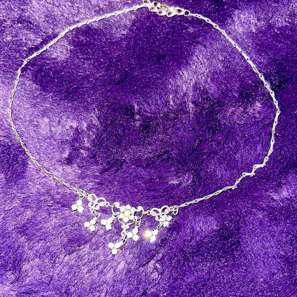 Beautiful Clara Beau Daisy Crystal Choker
